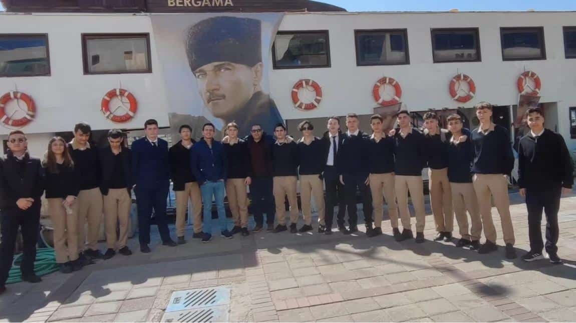 “100 Yıllık Deniz Yolculuğu: Atatürk ve Cumhuriyet Gemileri Fotoğraf Sergisi”ni ziyaret ettik